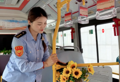 禹州6路车的“移动花园”，藏着她的温柔心意