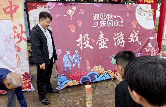 禹州火龙镇双节同庆暖意浓 文明实践树新风