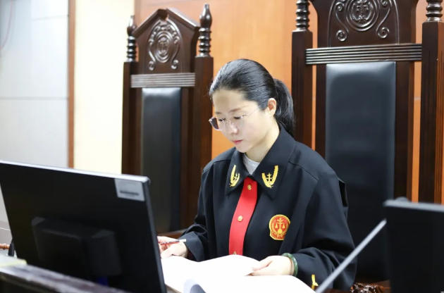 禹州法院一名法官荣获河南省法院系统先进工作者称号